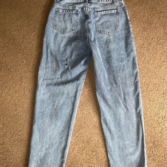 Distressed mom jeans size medium, never worn washed once - Picture 4 of 5